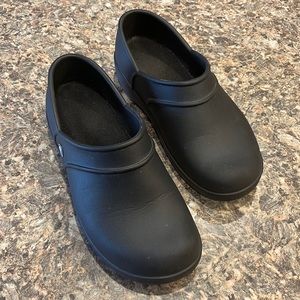 Black clog style crocs Size 7.